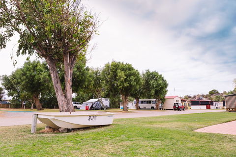Port Gregory Caravan Park WA - Sydneys Hotel 2