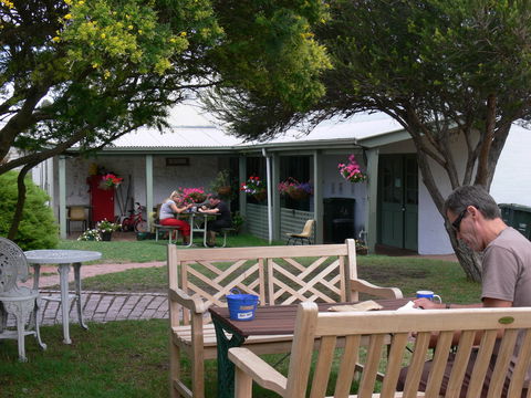 Port Fairy YHA - Sydneys Hotel 1