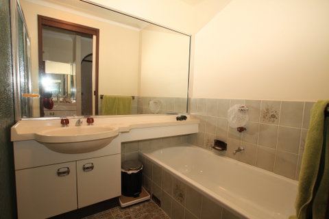 Waterfront On Sandpiper - Sydneys Hotel 2