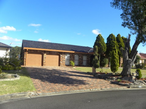 Waterfront Property With Jetty - Sydneys Hotel 0