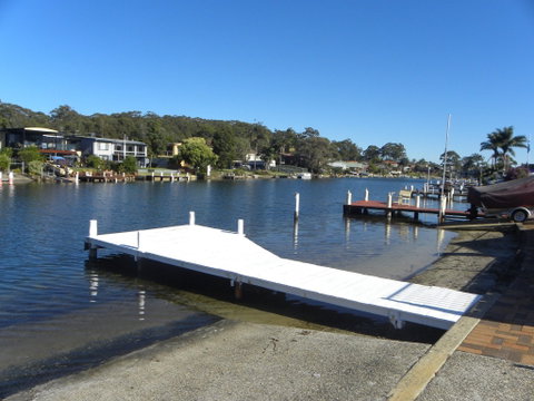 Waterfront Property With Jetty - Sydneys Hotel 1