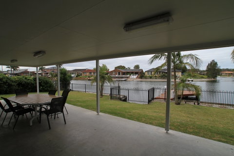 Waterfront Holiday Home - Sydneys Hotel 0