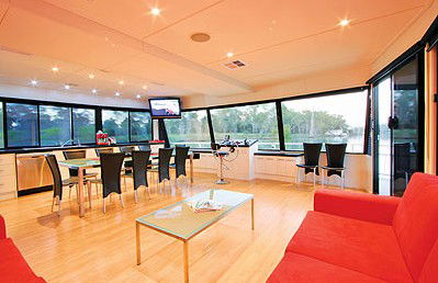 All Seasons Houseboats - Sydneys Hotel 1