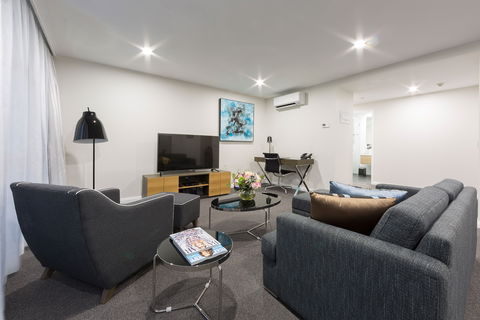 Avenue Hotel Canberra - Sydneys Hotel 0