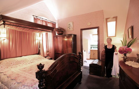 Bowerbank Mill B&B - Sydneys Hotel 1