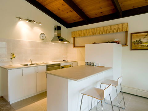 Chisholm Heights CBD Accommodation - Sydneys Hotel 2