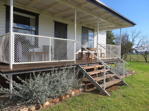 Killcare Cottage - Sydneys Hotel 0