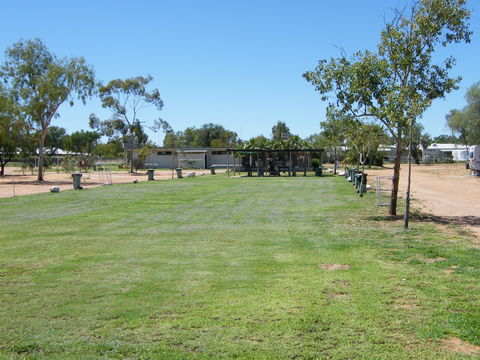 Lightning Ridge Holiday Park - Sydneys Hotel 1