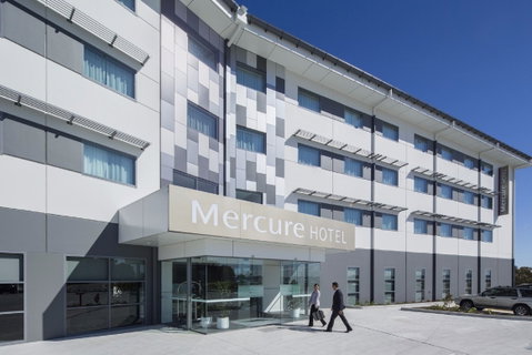 Mercure Newcastle Airport - Sydneys Hotel 0