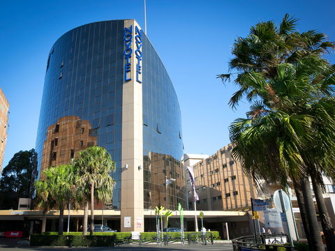 Novotel Sydney Parramatta - Sydneys Hotel 0