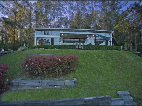 The Barrough - Sydneys Hotel 0