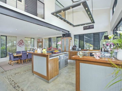 The Barrough - Sydneys Hotel 1