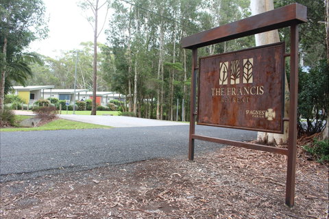 The Francis Retreat - Bonny Hills - Sydneys Hotel 0