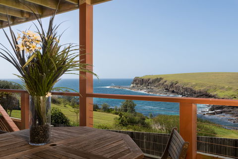 Absolute Oceanfront Cottage - Sydneys Hotel 0