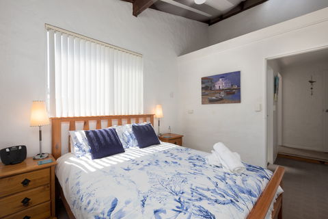 Absolute Oceanfront Cottage - Sydneys Hotel 1