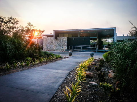 Cicada Lodge - Sydneys Hotel 1