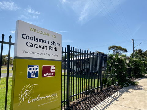 Coolamon Caravan Park - Sydneys Hotel 0