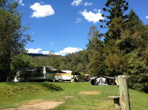 Ferndale Caravan Park - Sydneys Hotel 2