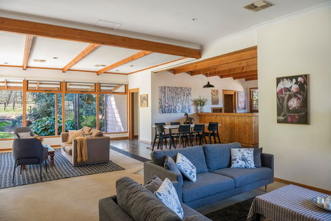McLaren Vale Getaways - Sydneys Hotel 1