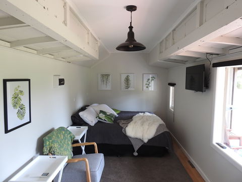 Miners Ridge Vineyard Railway Carriage B&B - Sydneys Hotel 0