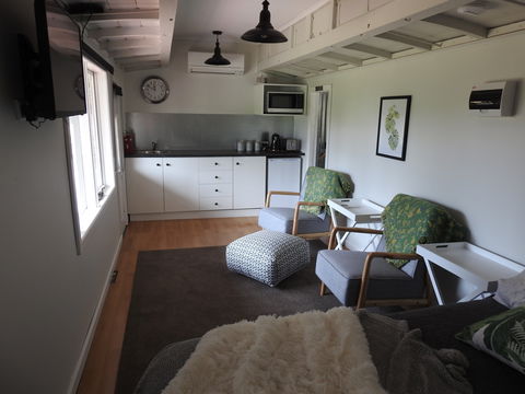Miners Ridge Vineyard Railway Carriage B&B - Sydneys Hotel 2