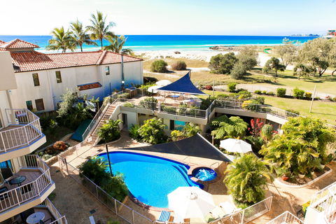 Sandcastles On Currumbin Beach - Sydneys Hotel 0