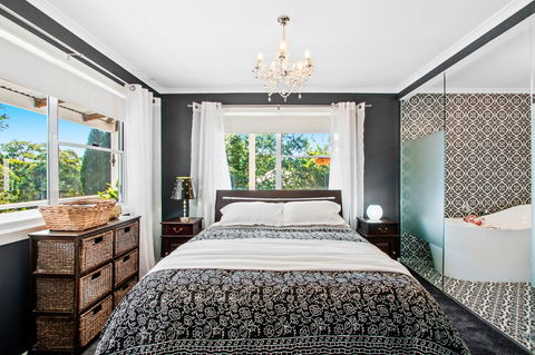 Sunnydell - Sydneys Hotel 1