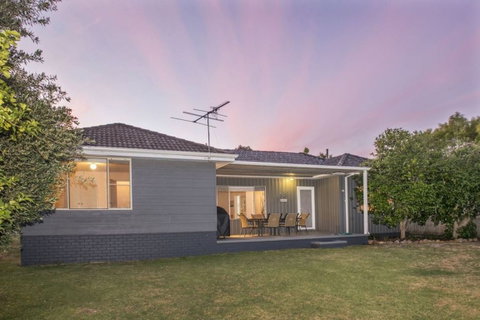 Swell Shack - Sydneys Hotel 0