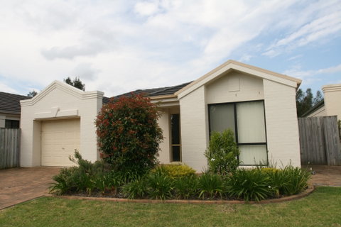Waterfront Getaway In Sussex - Sydneys Hotel 0
