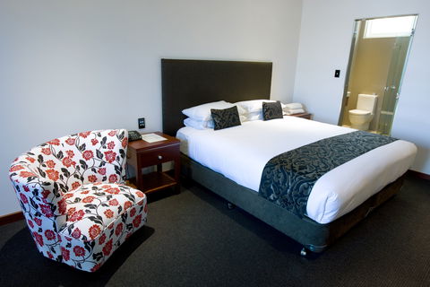 Commodore On The Park - Sydneys Hotel 1
