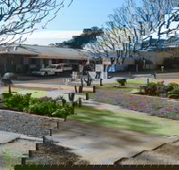 Double D Caravan Park - Sydneys Hotel