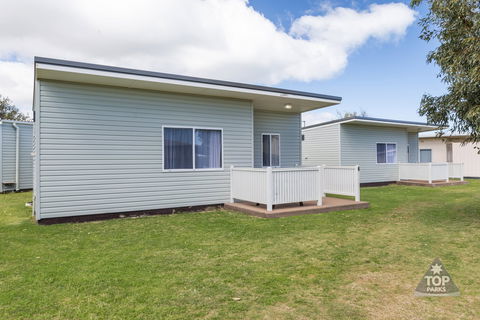 Geraldton Belair Gardens Caravan Park - Sydneys Hotel 1