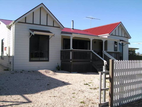Marie's Cottage - Sydneys Hotel 0