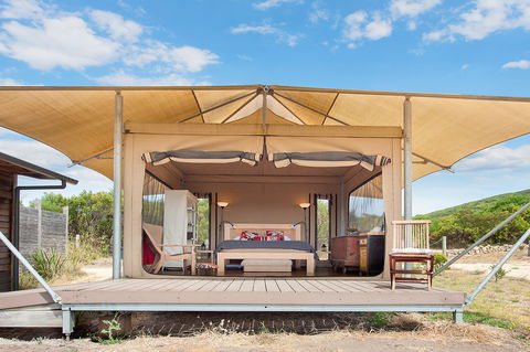 Pebble Point - Sydneys Hotel 0