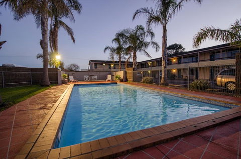 Red Carpet Motel - Sydneys Hotel 1