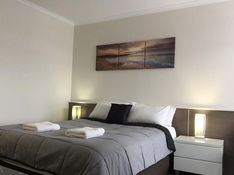 Red Carpet Motel - Sydneys Hotel 2