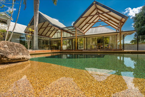 Rockinghorse House - Sydneys Hotel 0