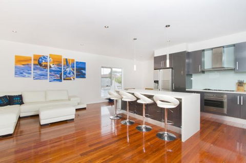 Shellharbour Seabird - Sydneys Hotel 1