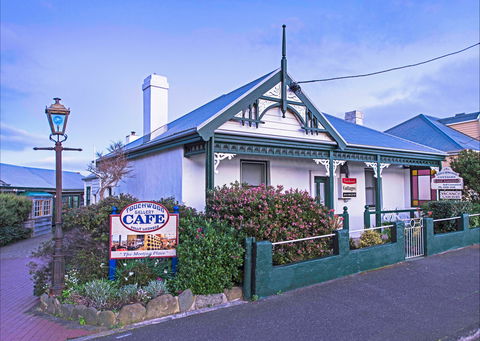 Touchwood Cottages & Gallery & Cafe - Sydneys Hotel 0