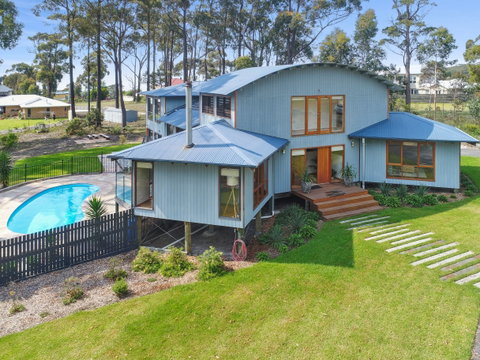 Tura Tree House - Sydneys Hotel 0