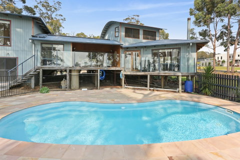 Tura Tree House - Sydneys Hotel 1