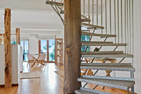 Tura Tree House - Sydneys Hotel 2