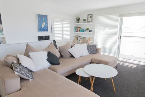 White Beach Cottage - The Perfect Beach Getaway - Sydneys Hotel 2