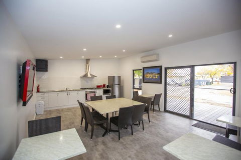 All Seasons Holiday Park - Sydneys Hotel 5