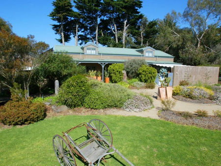 Hill Of Content - Sydneys Hotel 1