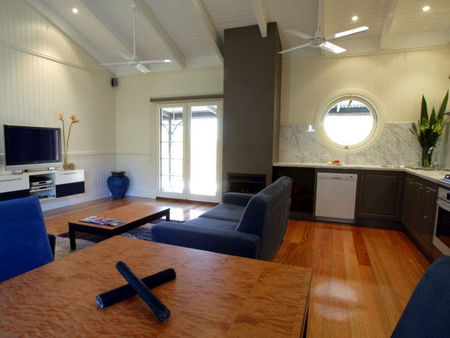 Hill Of Content - Sydneys Hotel 2