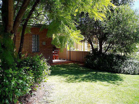 Aaden Holiday Apartments - Sydneys Hotel 1