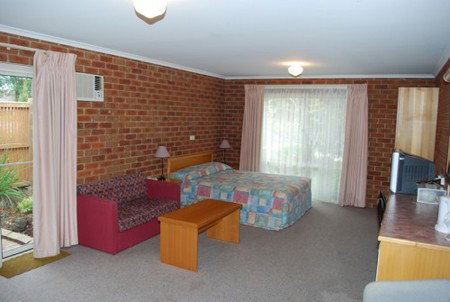 Inverloch Central Motor Inn - Sydneys Hotel 3