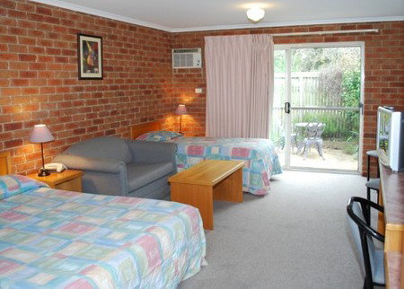 Inverloch Central Motor Inn - Sydneys Hotel 4