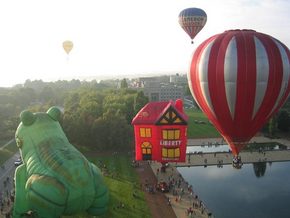 Balloon Safari - Sydneys Hotel 2